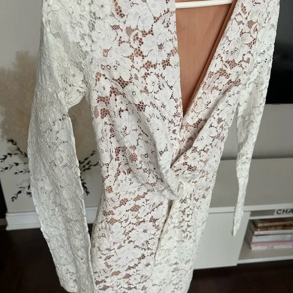 WHITE LACE DRESS - Picture 2 of 6